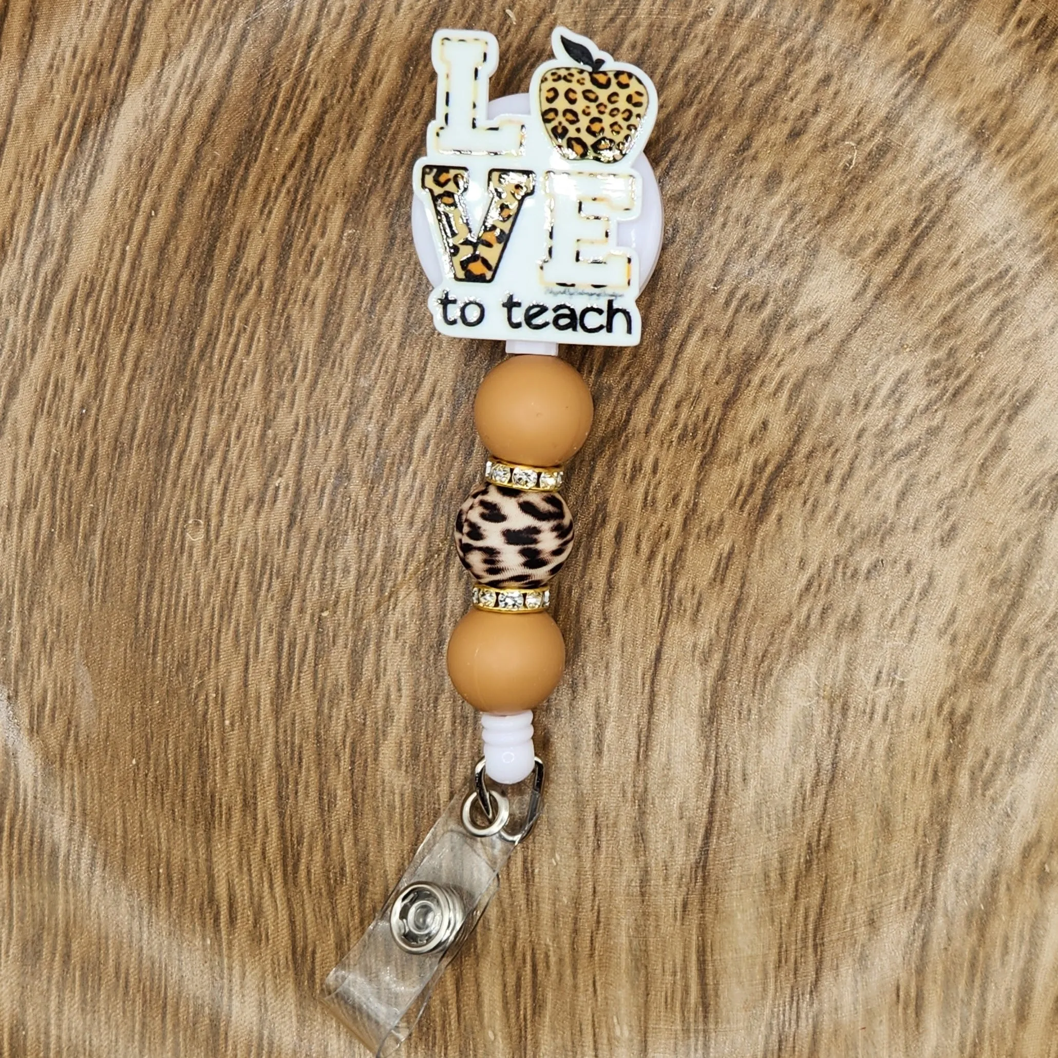 Badge Reel-Love to Teach (Leopard Apple) TS025