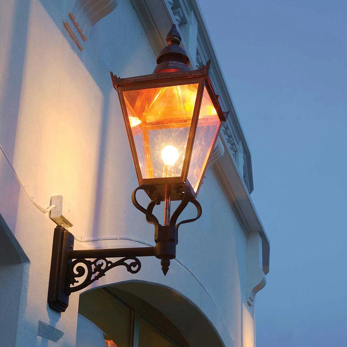 Chelsea 1 Light Grande Up Wall Lantern | Copper