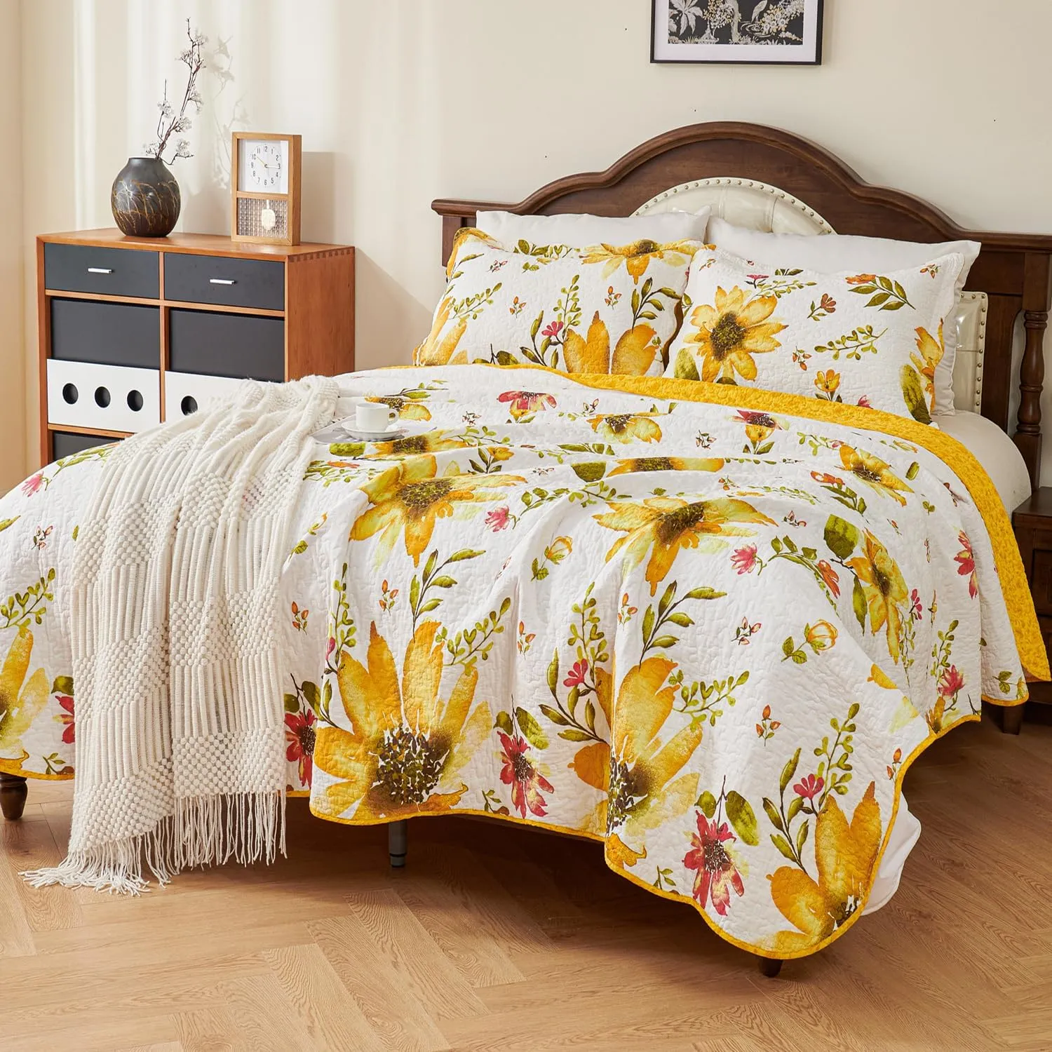 EVENHUG 100% Cotton Quilt King Size Yellow Sunflower Bedding Set Floral Lightweight Quilt Reversible Coverlet Bedspread with 2 Pillow Shams All Seasons 3 Pieces (106"x96")