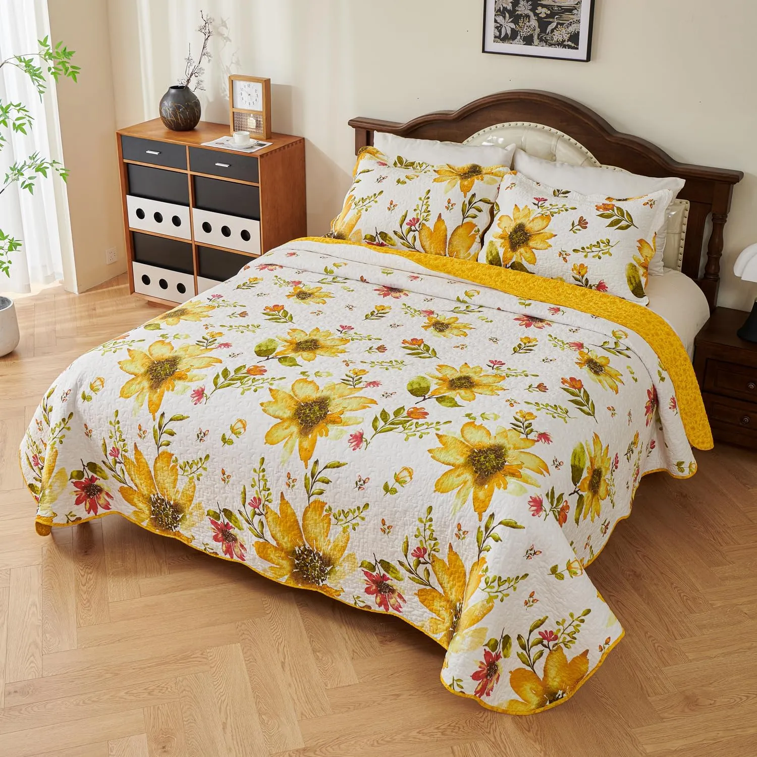 EVENHUG 100% Cotton Quilt King Size Yellow Sunflower Bedding Set Floral Lightweight Quilt Reversible Coverlet Bedspread with 2 Pillow Shams All Seasons 3 Pieces (106"x96")