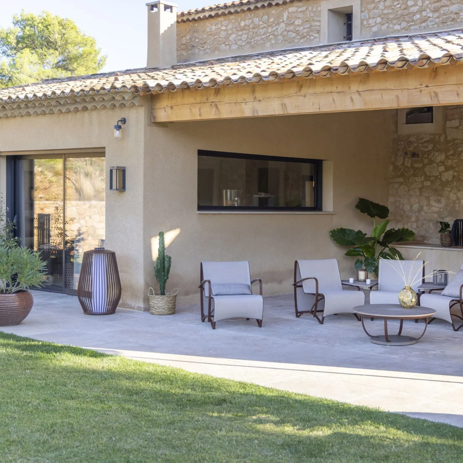 Les Jardins Mandaley Solar Lantern