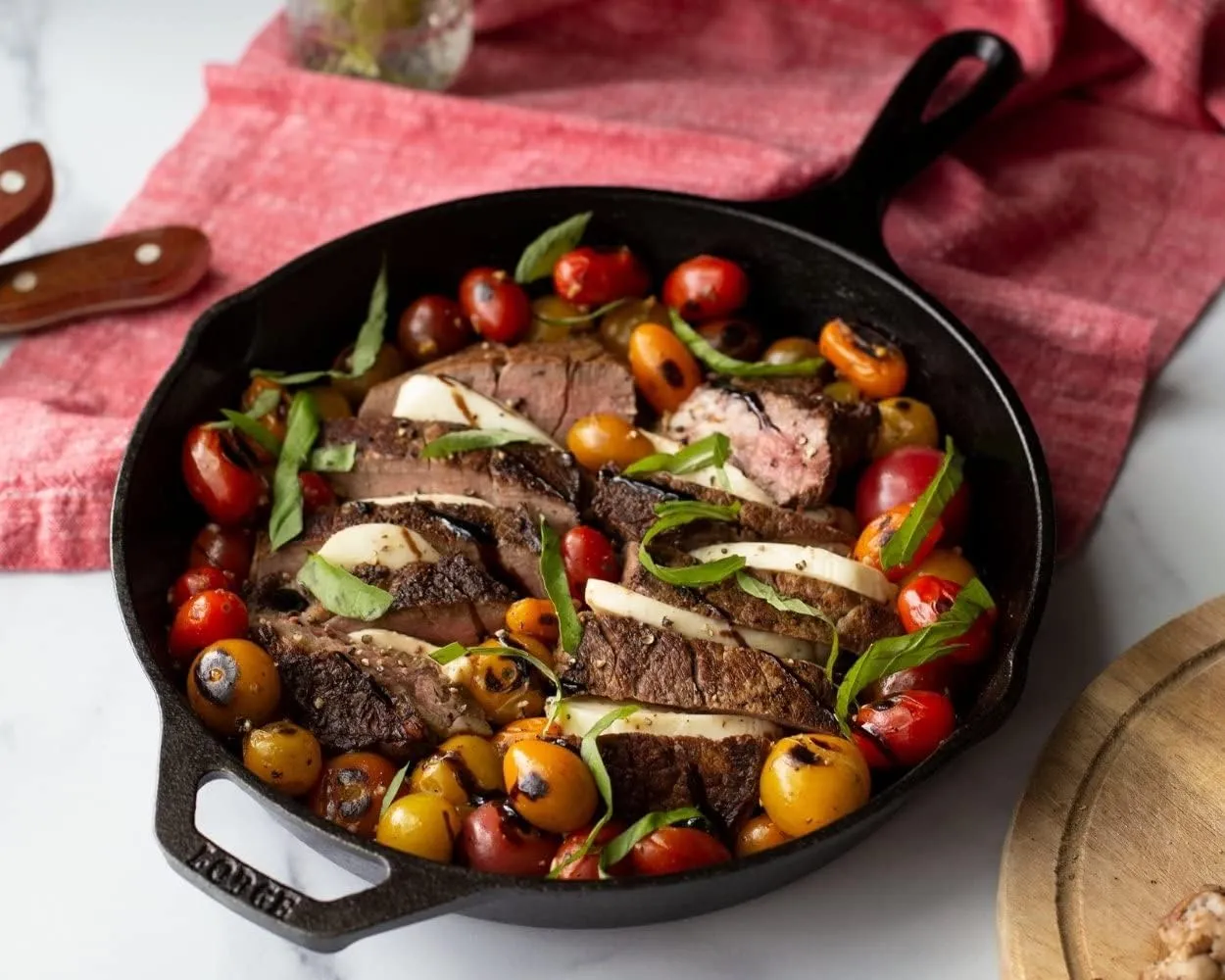 Lodge 10.25 Inch Cast Iron Skillet – Pre-Seasoned Frying Pan with Teardrop Handle – Oven, Stovetop, Grill & Campfire Use – Made in USA – Durable, Non-Toxic, Even-Heating Cookware – Black