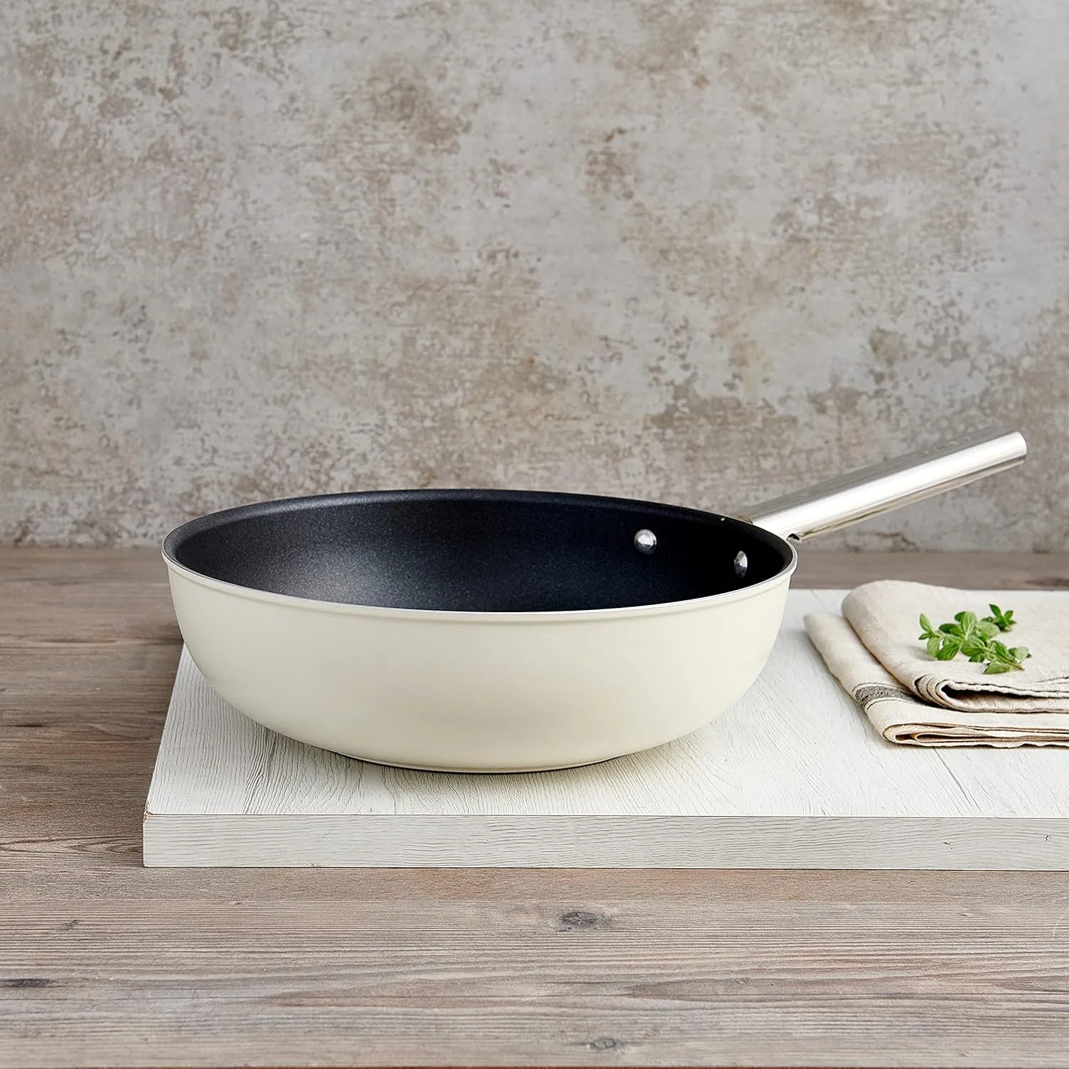 Smeg CKFW3001CRM Wok 30cm Cream, Non-Stick, Aluminium, Patented Base