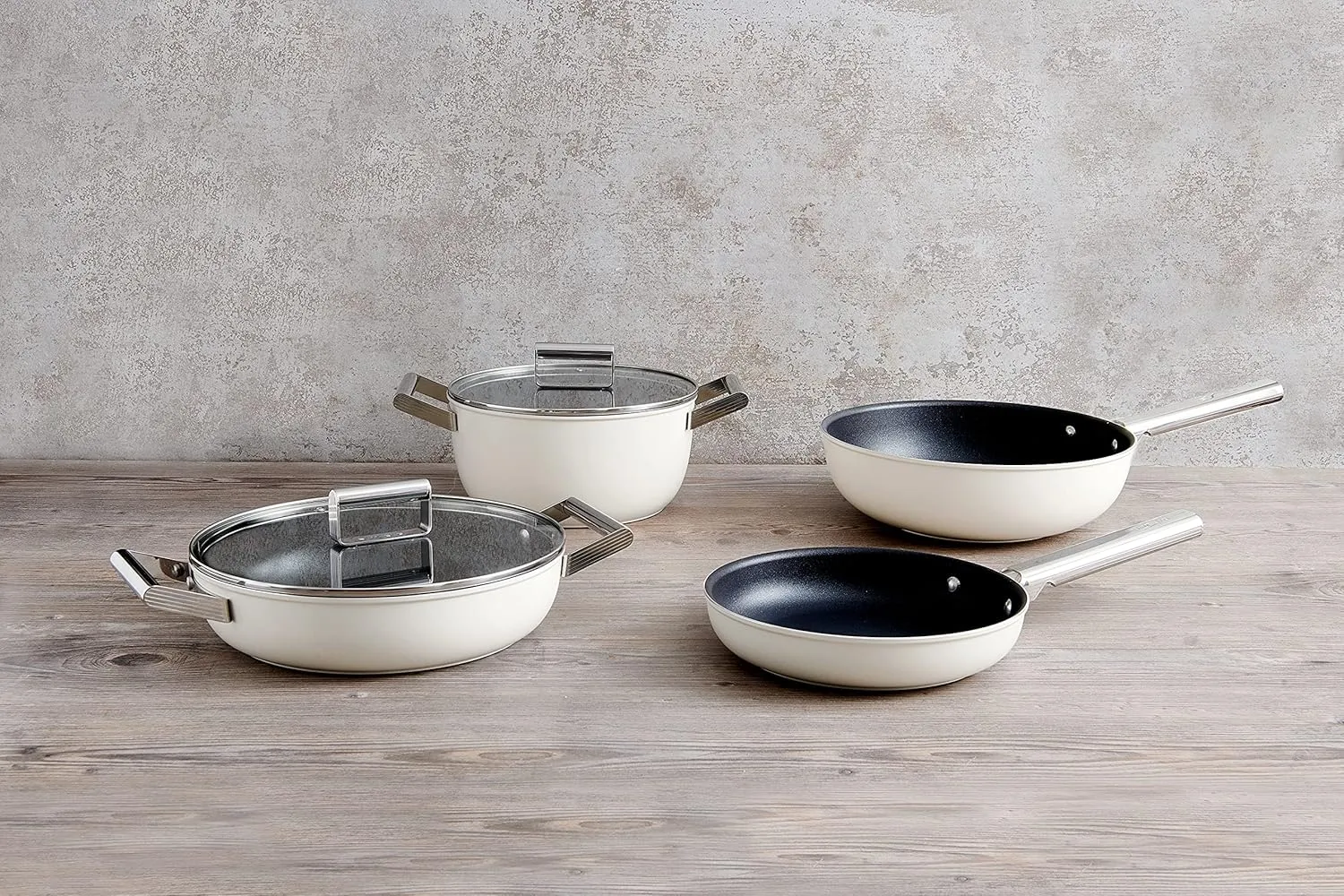 Smeg CKFW3001CRM Wok 30cm Cream, Non-Stick, Aluminium, Patented Base