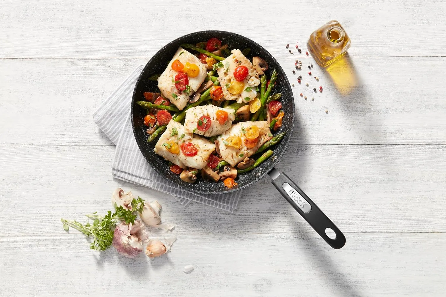 Starfrit The Rock 24 cm (9.5") Non-Stick Fry Pan - Durable Forged Aluminum - Oven Safe - PFOA Free - Easy to Clean - Black