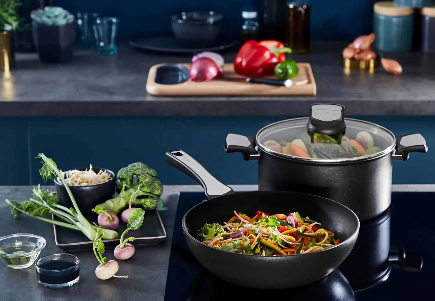Tefal Unlimited On, Premium Cookware, 28 cm Wok Pan, UK's Longest Lasting Non-stick, Frying Pan, Heat Indicator, Induction Hob Compatible, Dishwasher Safe, Aluminium, Black, G25919AZ