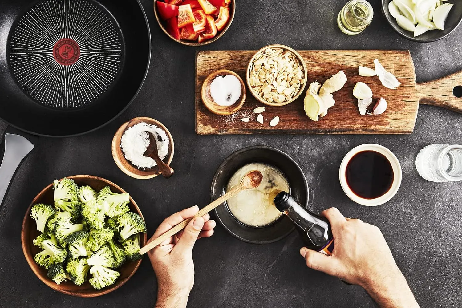 Tefal Unlimited On, Premium Cookware, 28 cm Wok Pan, UK's Longest Lasting Non-stick, Frying Pan, Heat Indicator, Induction Hob Compatible, Dishwasher Safe, Aluminium, Black, G25919AZ