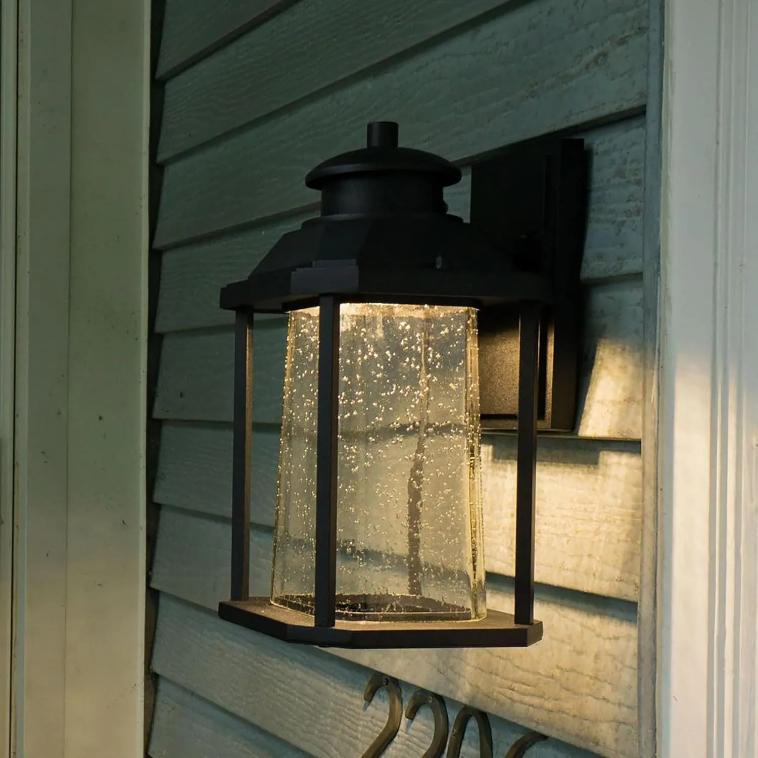 VAXCEL Freeport Aluminum 1 Light LED Dusk to Dawn Black Outdoor Wall Lantern Clear Glass