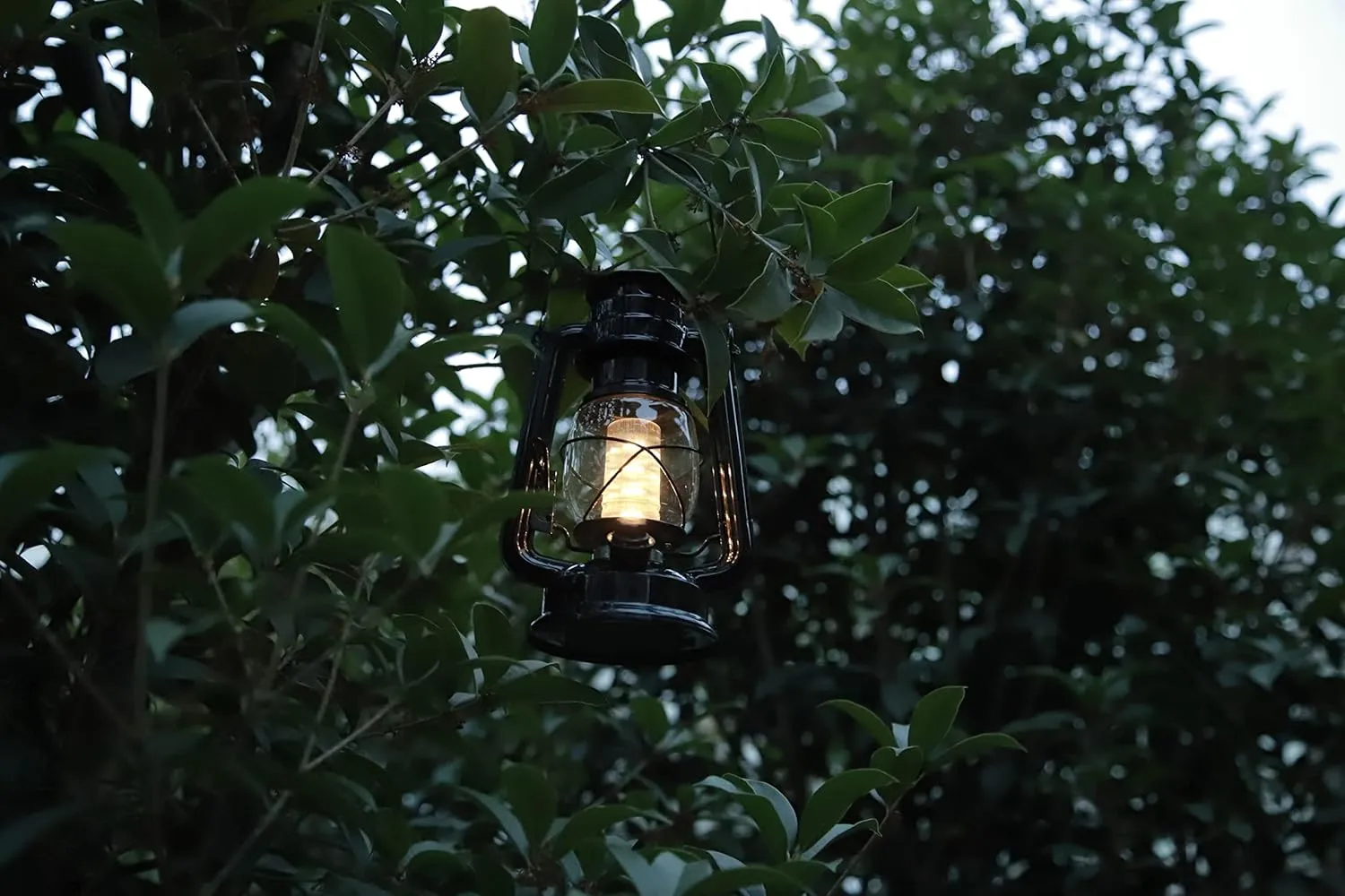 YAKii LED Vintage Lantern Metal Hanging Hurricane 12 LED Dimmer Switch Warm White Battery Operated Power Outage Indoor Camping Lighting Outdoor Brooklyn (Black 2 Pack)